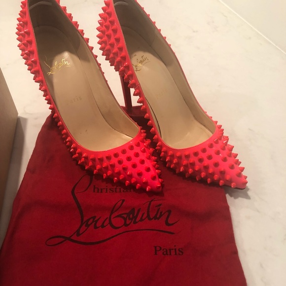 Christian Louboutin pumps. - Picture 2 of 6